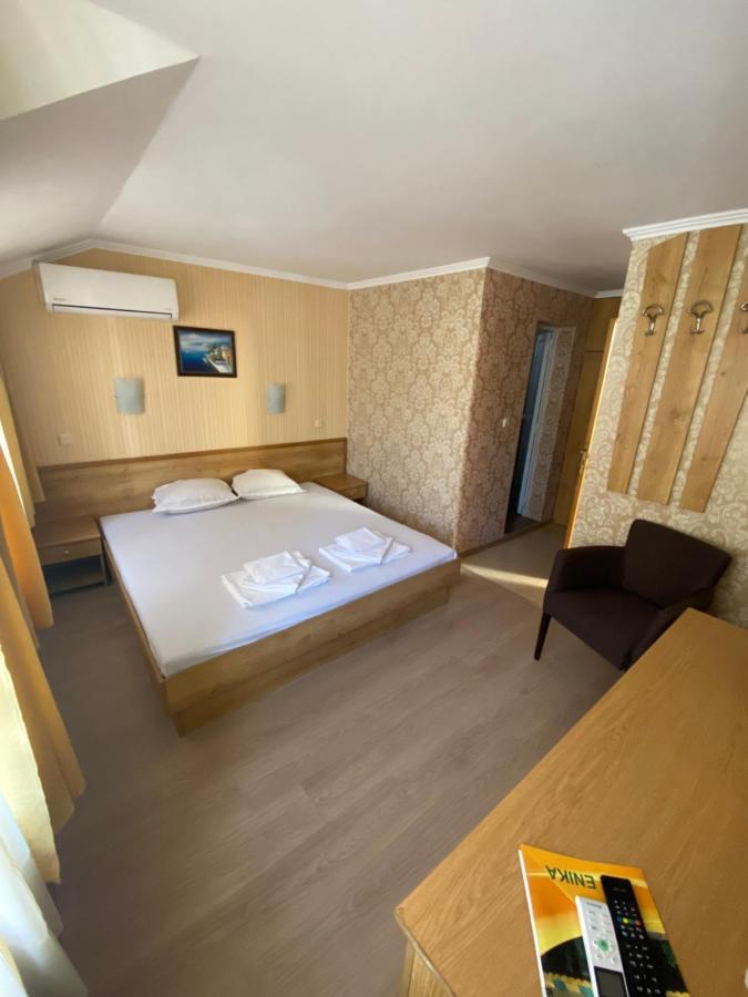 Еника Varna Exterior foto